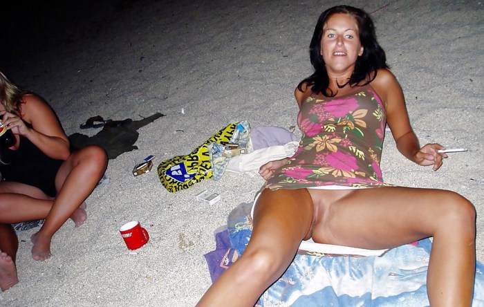 Mature mothers without panties