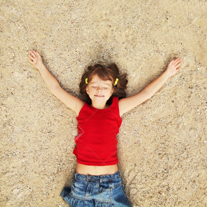 Girl lies on the carpet