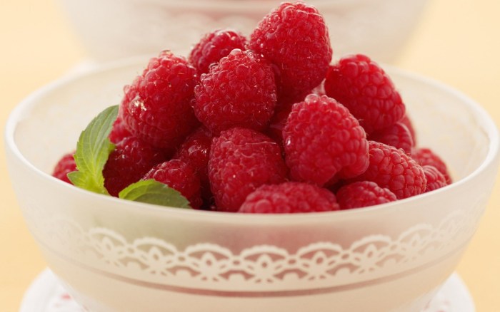 Lipstick Avon Revitalizing Raspberry