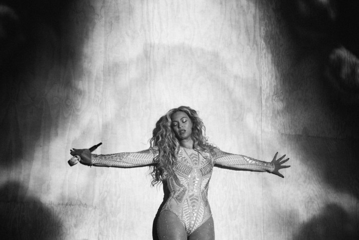 Beyoncé black white