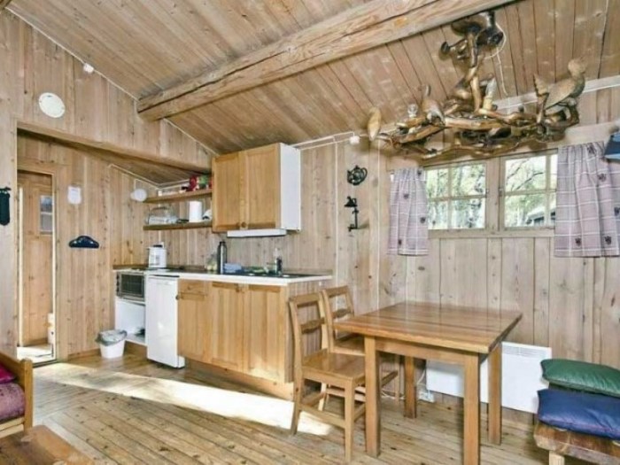 Inexpensive interior of the cottage