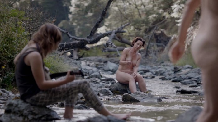 Elizabeth Moss Tender Naked