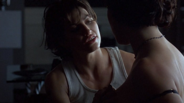 Gina Gershon kiss