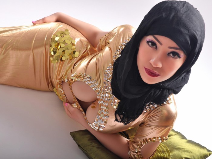 Beautiful naked Arab women