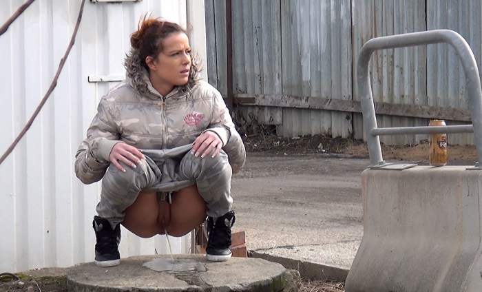 Baby girl Pissing