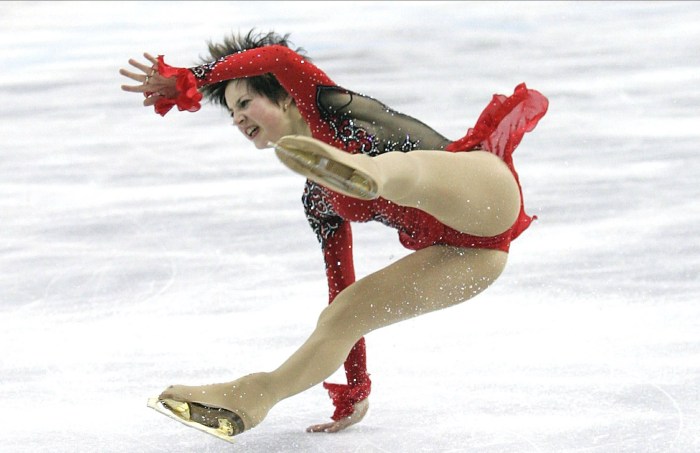 Girls naked on skates