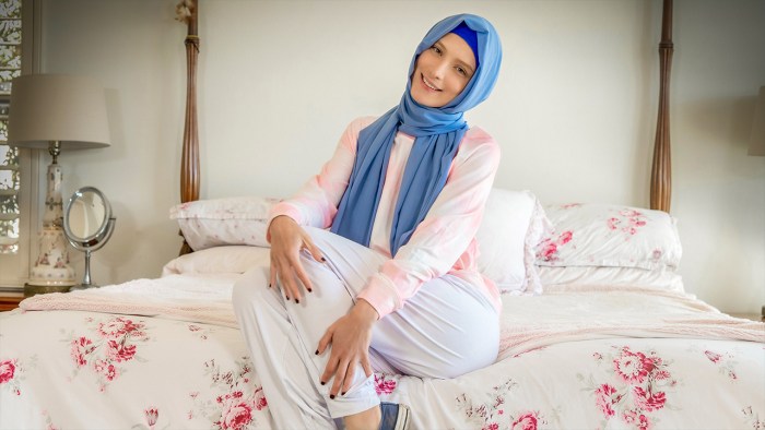 Girl in a hijab sucked