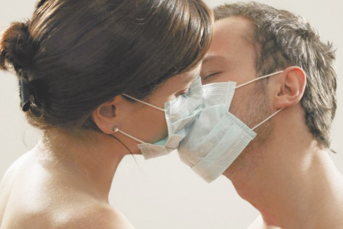 Medical mask with gag