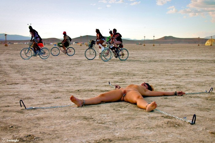 Berning Meng festival Nude