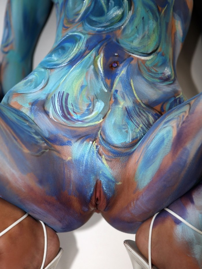 Bodiart on women's crotch