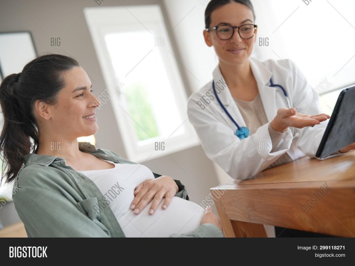The doctor measures the stomach of the pregnant woman