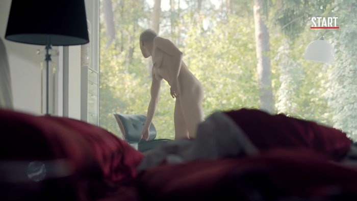 Naked shock hunter Dasha