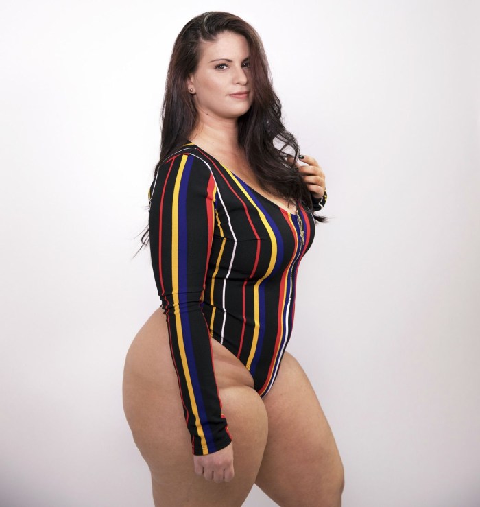 Pamela Medina model plus saz