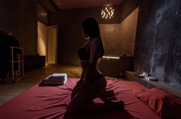 Male salon of erotic massage