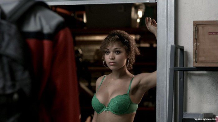 Lauren oat is hot
