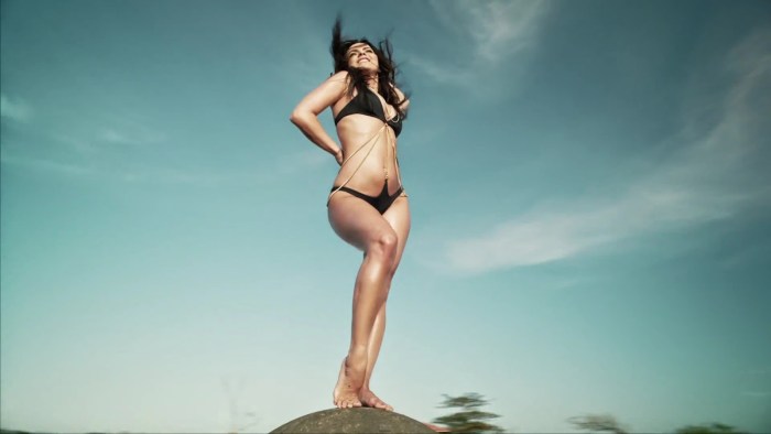Singer inna figure