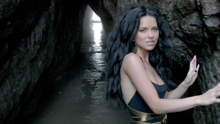 Inna Innaki Greek