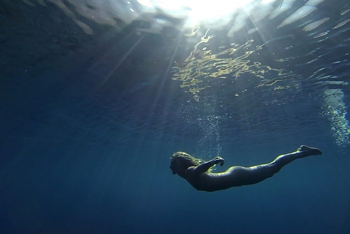 Nikki Thorne Naked Diving