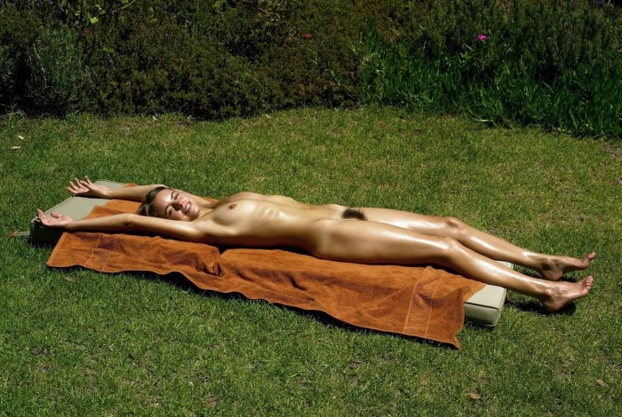 The hotel sunbathes naked