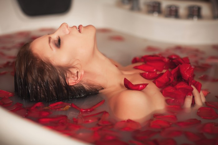 Photoshoot in the bathroom with petals