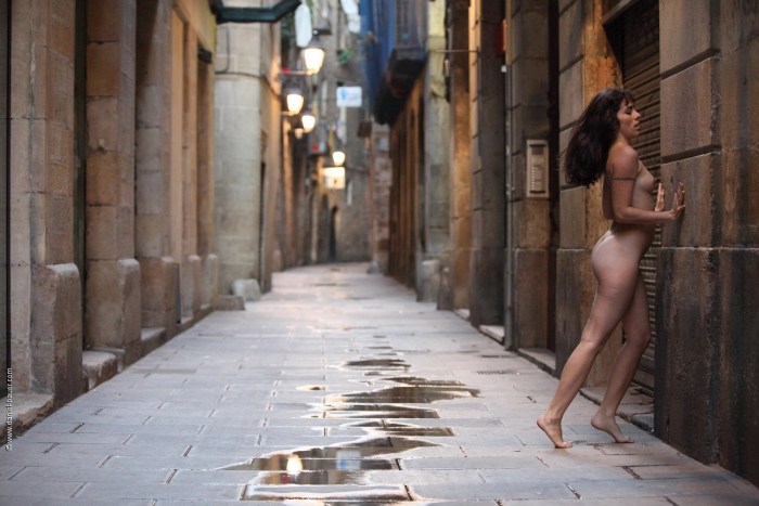 Naked women Barcelona