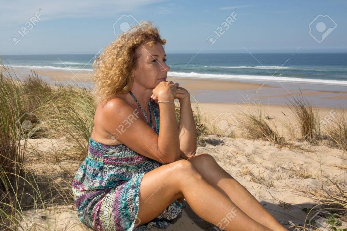 Mature on the beach tank BU