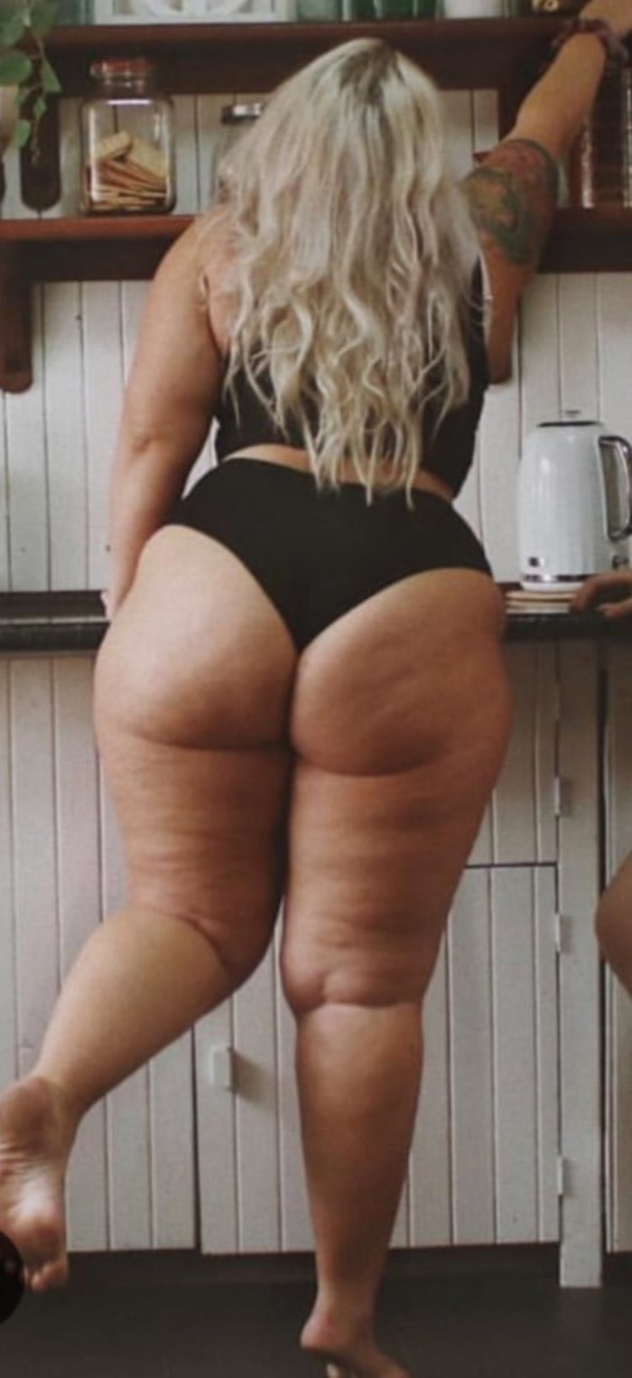 Mature bbw in mini naked