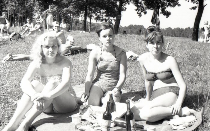 Melanie Roberts Nudist Retro