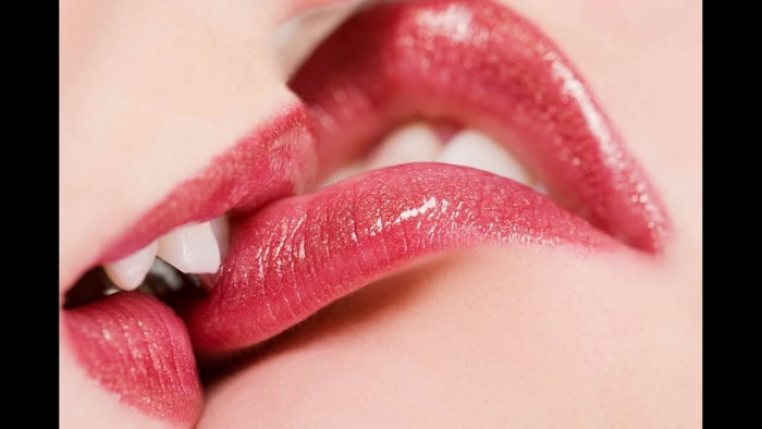 Wallpaper lips