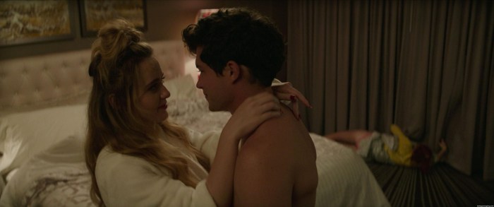 Leslie Mann bed scenes