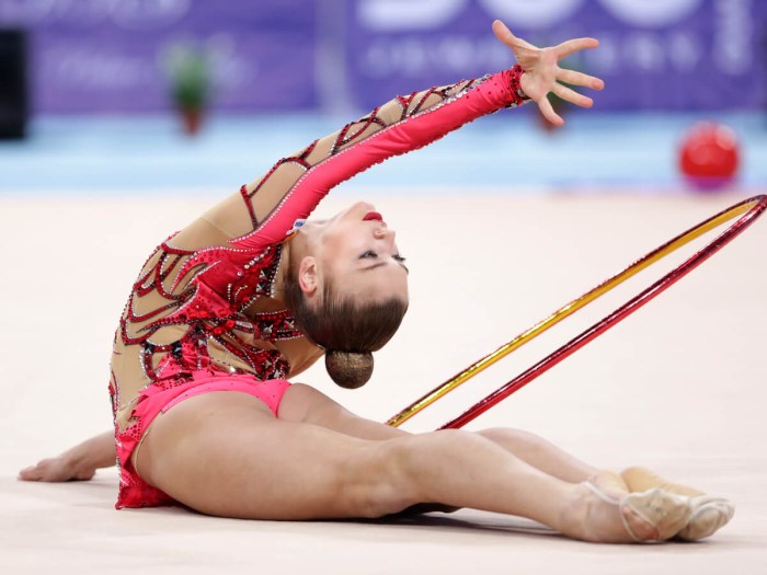 Sasha Soldatova hoop