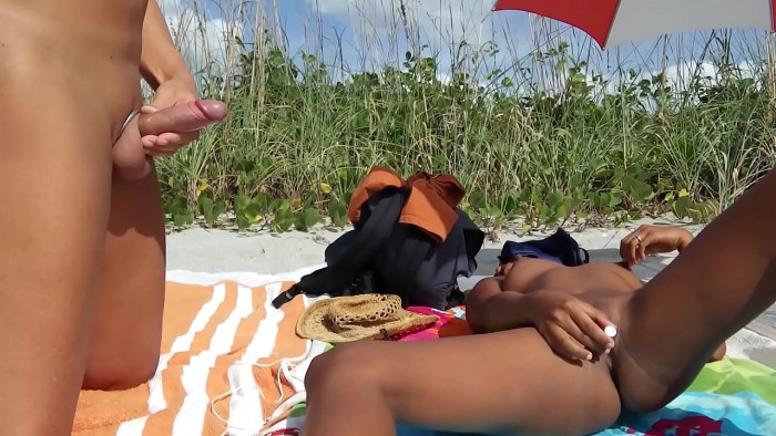 Allowed to masturbate a stranger on the beach