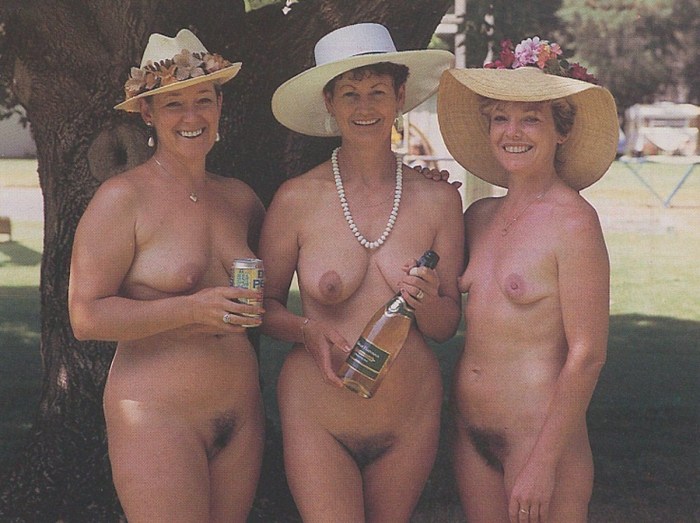 Retro naked girls in nature