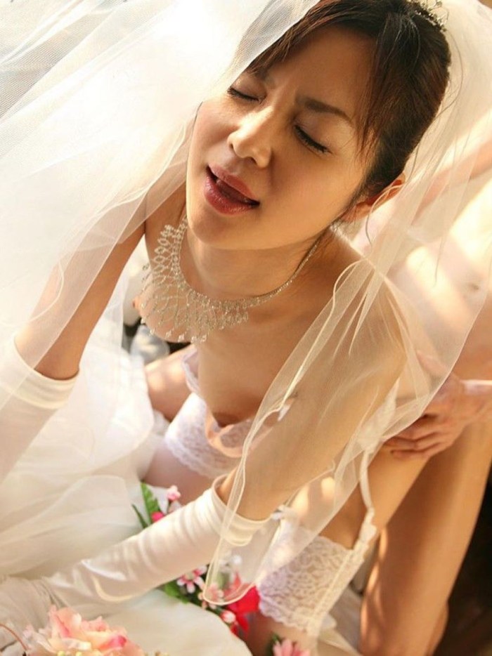 Naked Japanese women in wedding dresses