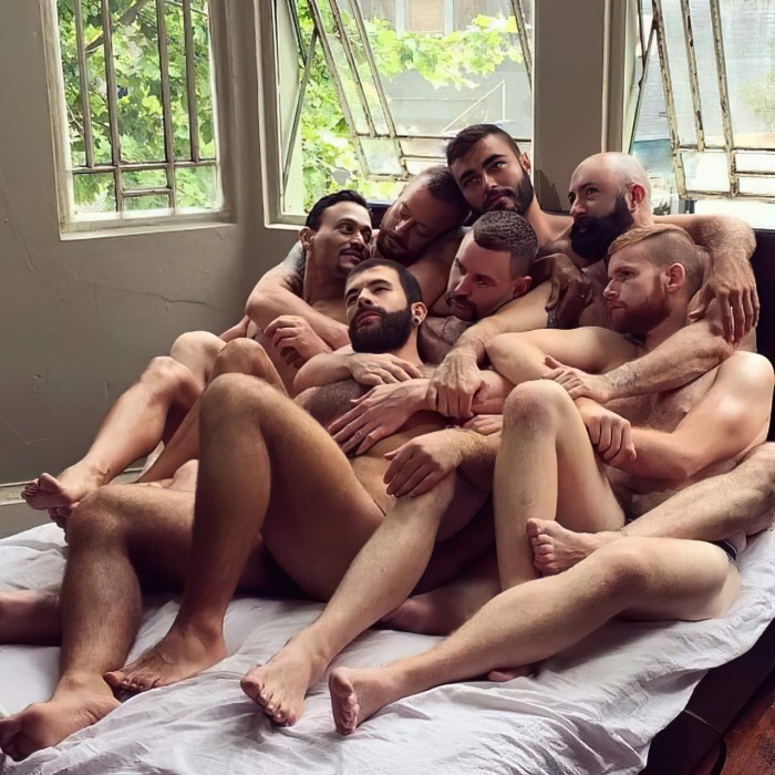 Many beautiful naked guys