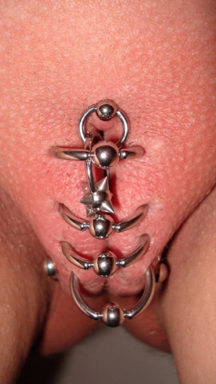 The clitoris piercing is private