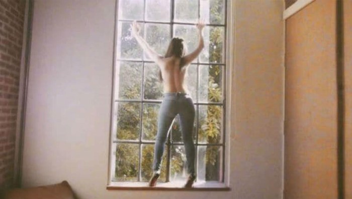 Natalia Oreiro figure in jeans