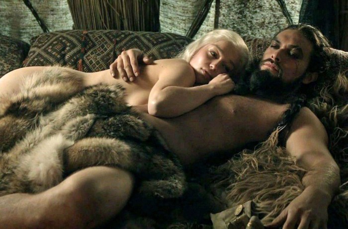 Games Emilia Clark Bed Scenes Season 1