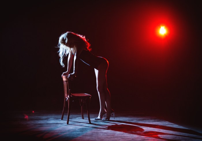 The girl holds the round