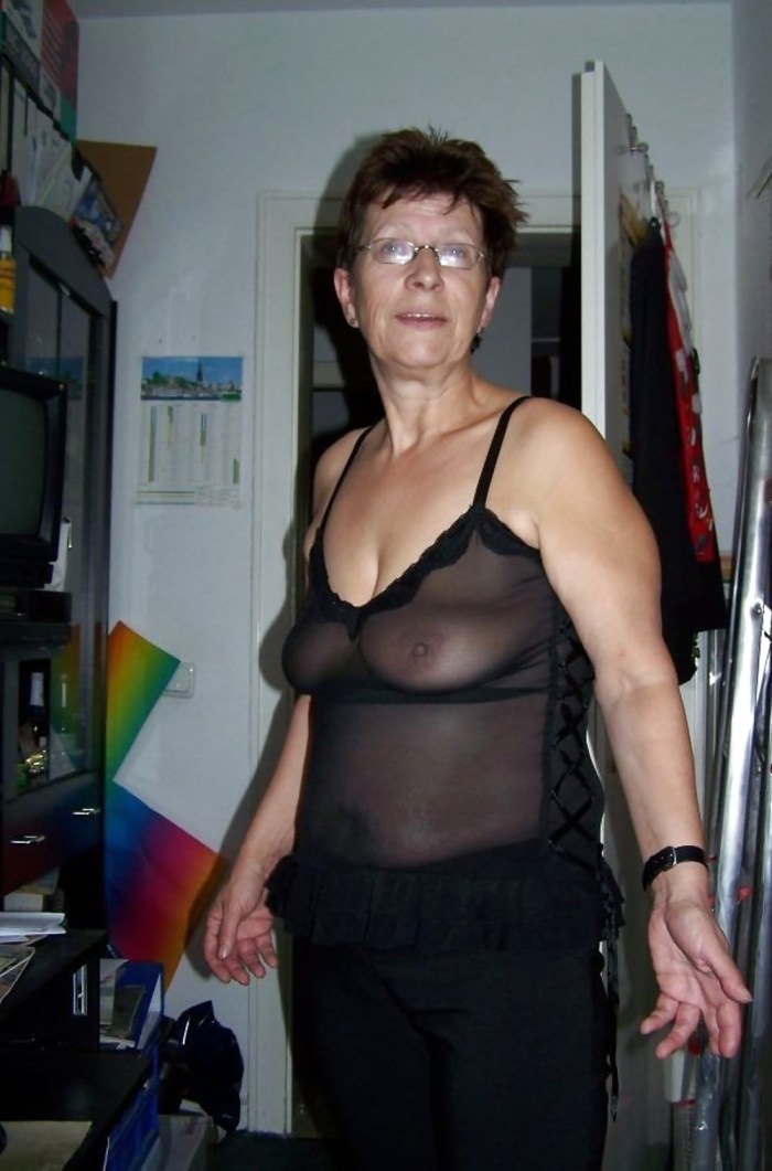 Photo Mature in Lingerie Saggy and Hairy
