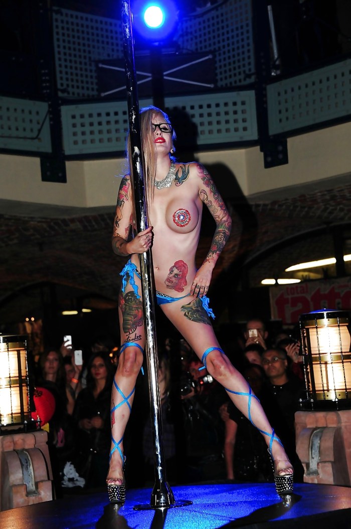 Erotic dances of girls