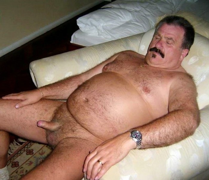 Old pot -bellied man without panties