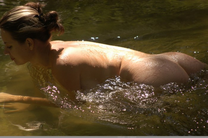 Naked girls on the pond