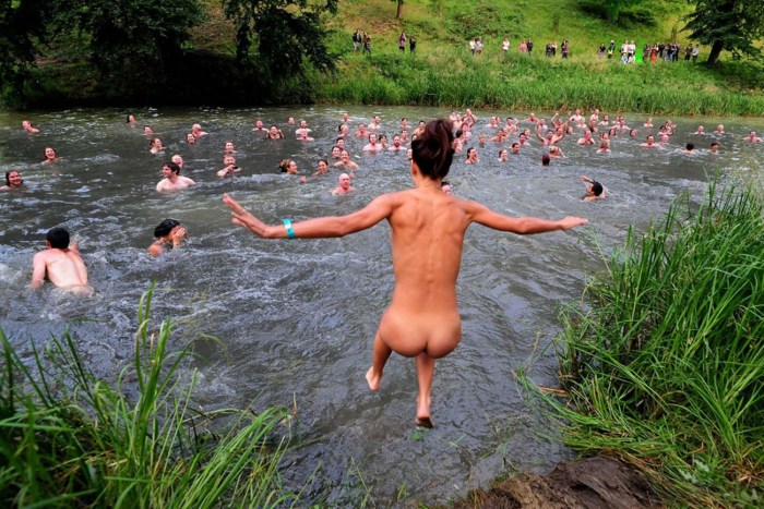 Mass bathing naked
