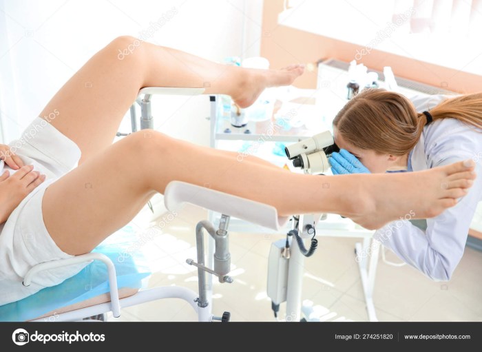 Examination of the cervix at virgins