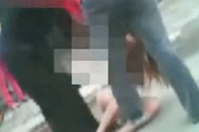 Chinese Girls Beaten and Stripped by Bullies