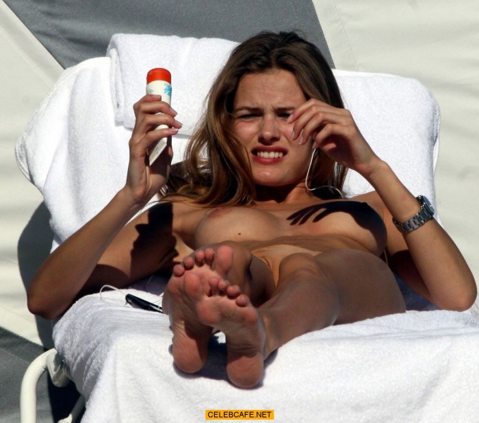 Naked celebrities Paparazzi