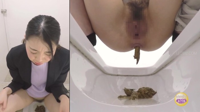 Girl Poo in toilet of University Copro