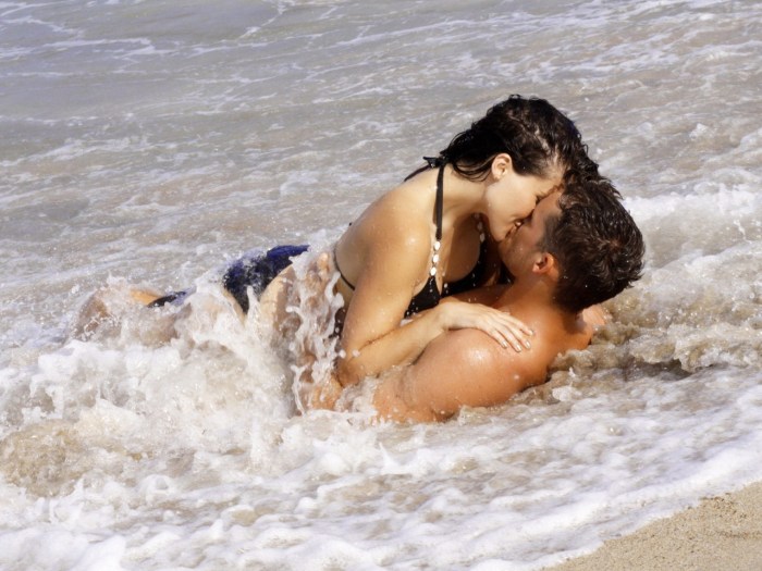 A kiss on the seashore