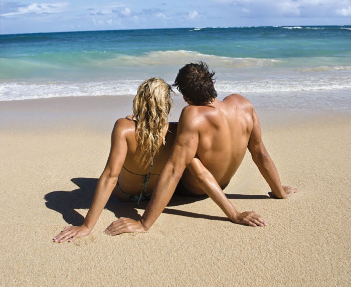 Beautiful naked pairs at sea
